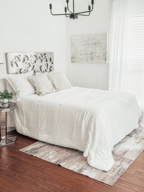 Bed and light furnishings in the boudoir room